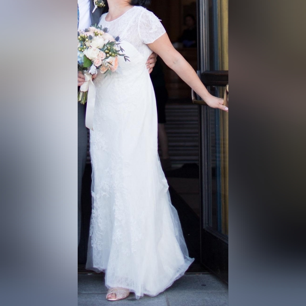 Vera Wang White Lace Wedding Dress Size 12 - Picture 9 of 11